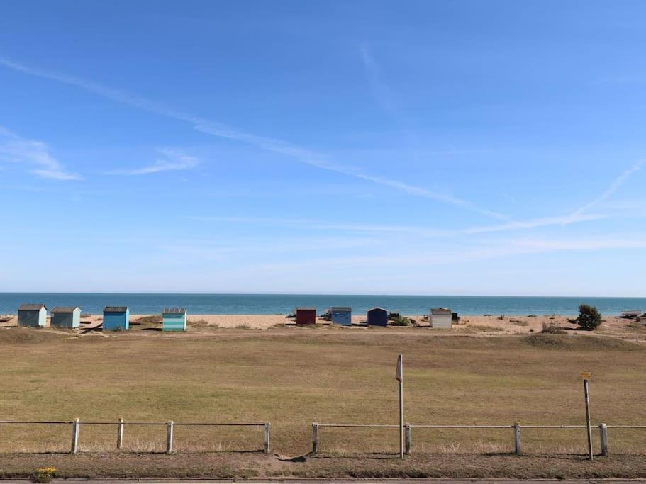 Stunning Seaviews - Beach House - Jacuzzi Bath Tub Littlestone-on-Sea Exterior photo